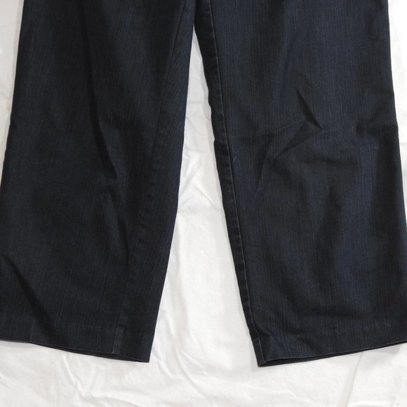 ✨️ New York & Company Dark Wash Capri Size 4 - Picture 3 of 7